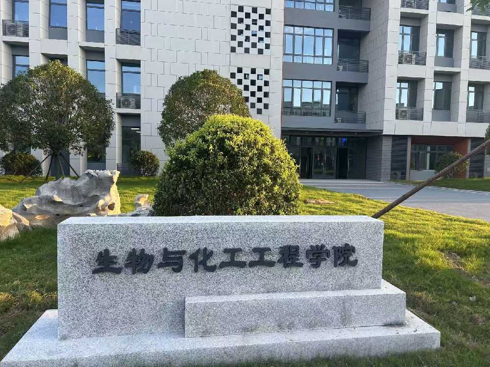 黄陵县扬州职业大学体育场高杆灯项目
